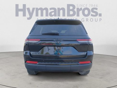 Used 2023 Jeep Grand Cherokee Altitude AWD/4WD image 4