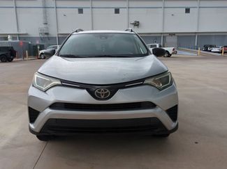 Used 2018 Toyota RAV4 LE video 2