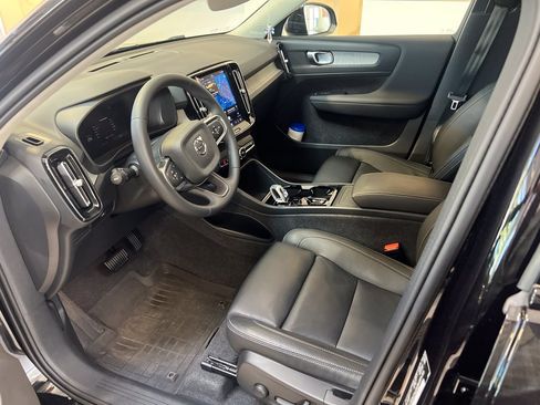 Used 2024 Volvo XC40 B5 Plus w/ Climate Package AWD/4WD image 9