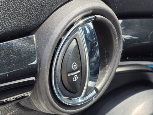 Used 2019 MINI Cooper S image 31