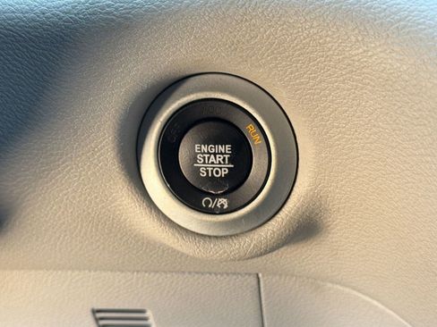 Certified 2023 Chrysler Pacifica Touring-L FWD image 24