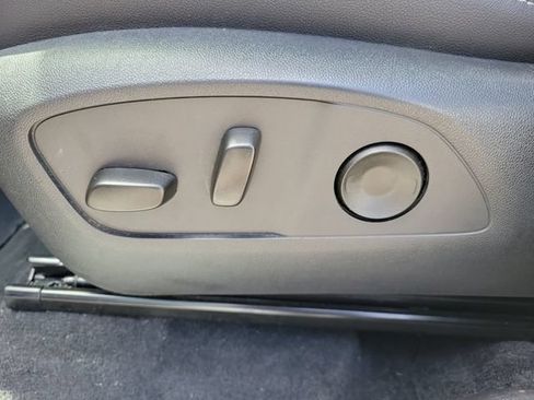 Certified 2025 Chevrolet Traverse LT w/ Sun and Wheel Package FWD image 26