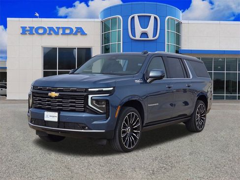 Used 2025 Chevrolet Suburban High Country image 7