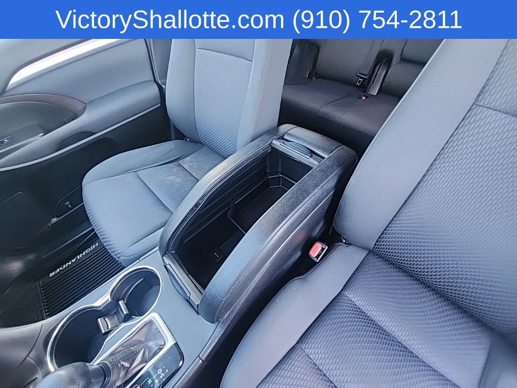 Used 2019 Toyota Highlander LE AWD/4WD image 19