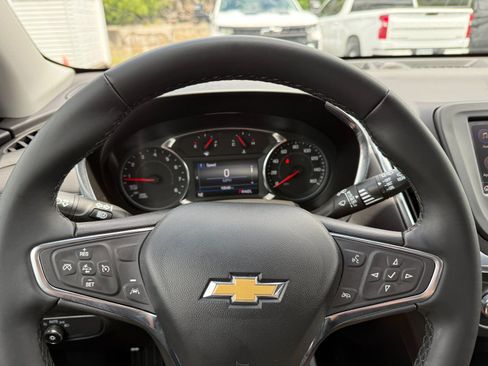 Used 2024 Chevrolet Equinox LT AWD/4WD image 25