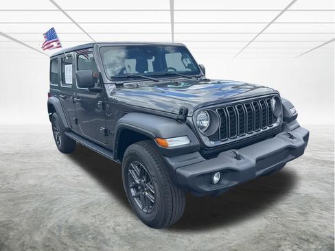 Used 2024 Jeep Wrangler Unlimited Sport AWD/4WD image 2