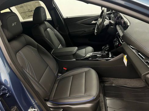 New 2026 Buick Envista Sport Touring w/ Convenience I Package FWD image 36