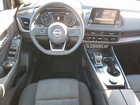 Used 2024 Nissan Rogue SV image 12