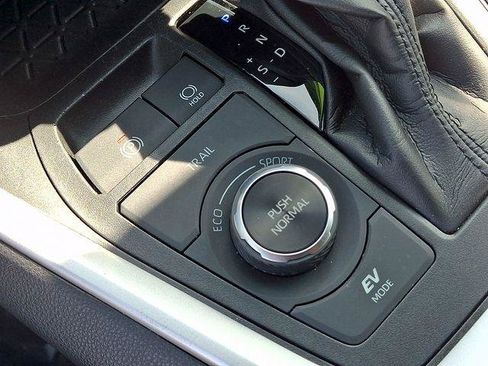 Certified 2021 Toyota RAV4 LE AWD/4WD image 15