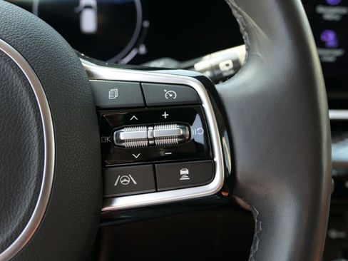 Used 2024 Kia Carnival SX Prestige FWD image 16