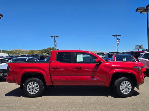 Used 2024 Toyota Tacoma SR5 AWD/4WD image 3