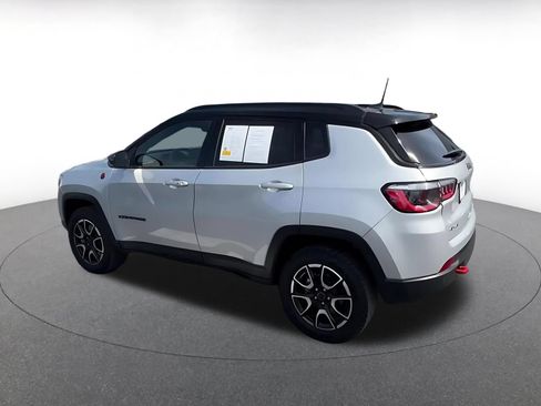 Used 2025 Jeep Compass Trailhawk AWD/4WD image 10