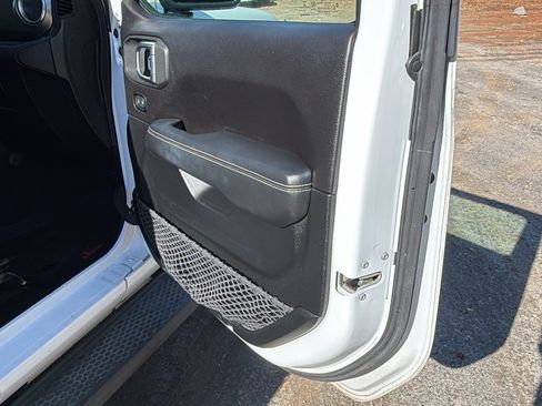 Used 2020 Jeep Wrangler Unlimited Sahara image 18