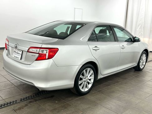 Used 2013 Toyota Camry XLE w/ Leather Pkg image 5