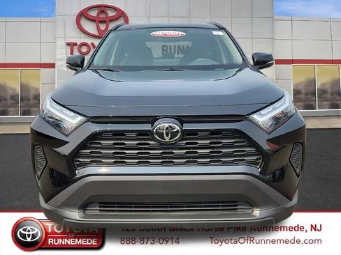 Certified 2025 Toyota RAV4 XLE FWD image 2