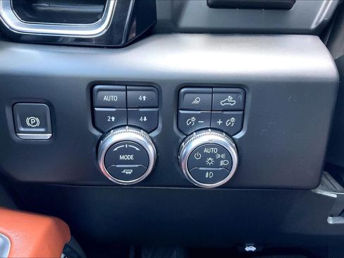 Used 2024 GMC Sierra 2500 Denali Ultimate AWD/4WD image 32