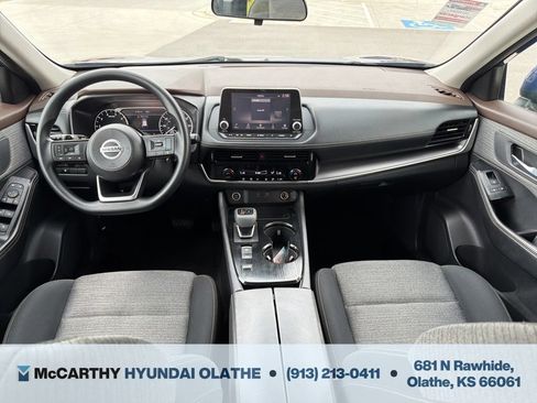 Used 2021 Nissan Rogue SV FWD image 3