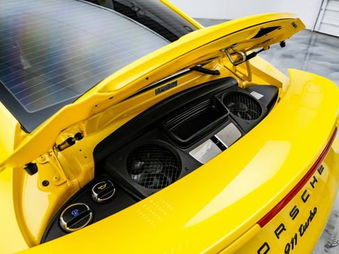 Used 2018 Porsche 911 Turbo S image 95