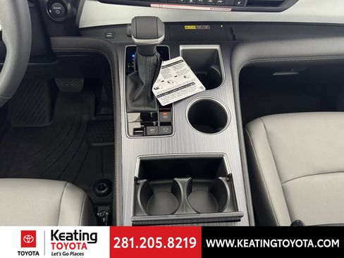 Used 2026 Toyota Sienna XLE FWD image 10