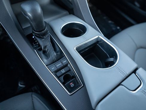 Used 2019 Toyota Avalon XSE image 32