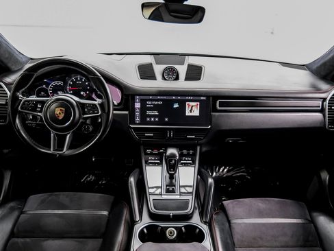 Used 2021 Porsche Cayenne GTS w/ Premium Package AWD/4WD image 16