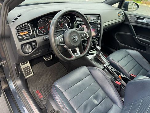Used 2018 Volkswagen GTI SE image 12