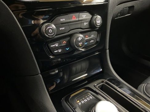 Used 2019 Chrysler 300 S image 41