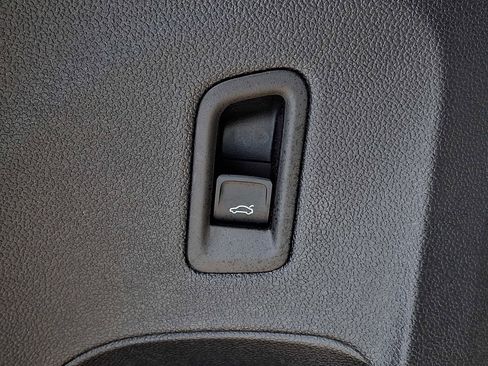 Used 2025 Volkswagen Atlas Peak Edition SE AWD/4WD image 24