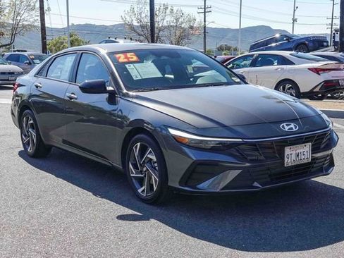 Certified 2025 Hyundai Elantra Sport FWD image 3