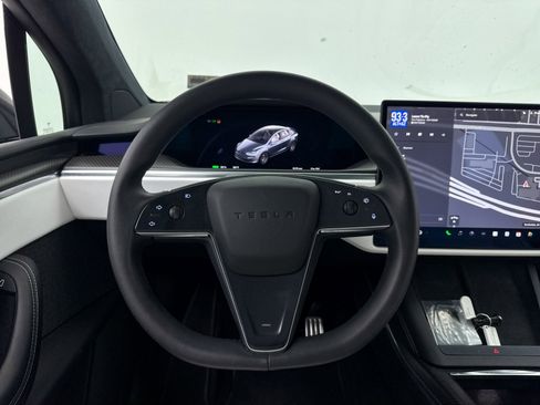 Used 2023 Tesla Model X Plaid image 3