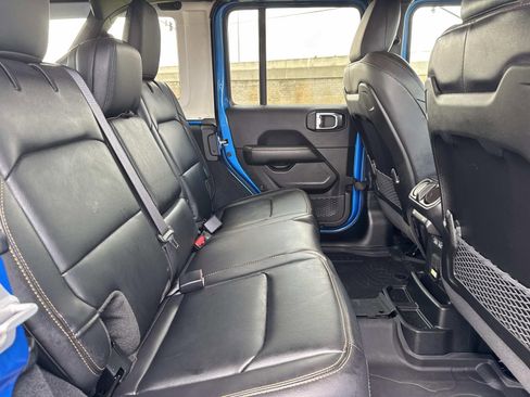 Used 2024 Jeep Wrangler Sahara image 9