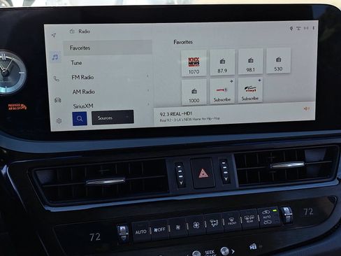 Used 2025 Lexus ES 300h Ultra Luxury w/ Accessory Package (Z2) FWD image 22