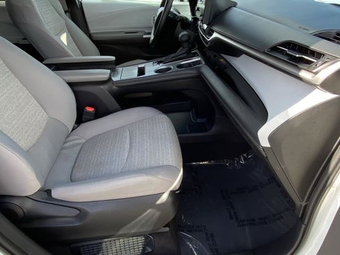 Certified 2025 Toyota Sienna LE FWD image 10