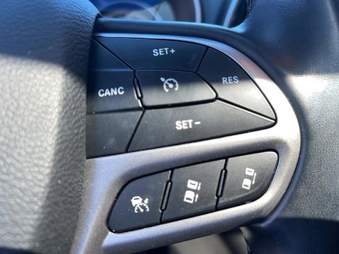 Used 2020 Jeep Cherokee High Altitude AWD/4WD image 15