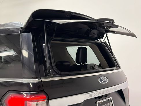 Used 2019 Ford Expedition Platinum AWD/4WD image 8