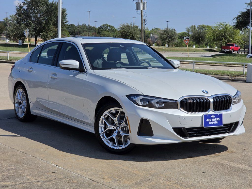 Used 2025 BMW 330i Sedan RWD image 2