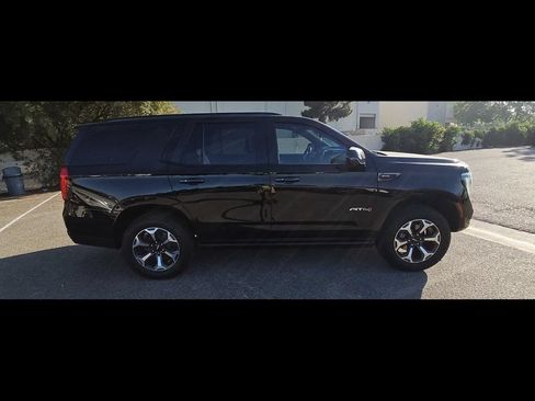 Used 2025 GMC Yukon AT4 Ultimate w/ LPO, Illumination Package AWD/4WD image 10