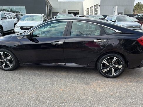 Used 2016 Honda Civic Touring image 11