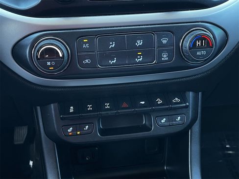 Used 2020 Chevrolet Colorado ZR2 image 18