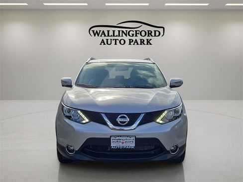 Used 2018 Nissan Rogue Sport SV w/ SV Technology Package image 2