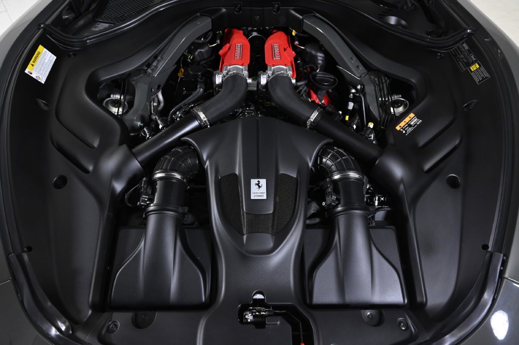 Used 2025 Ferrari Roma Spider RWD image 4