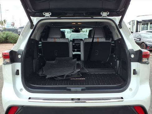 Used 2022 Toyota Highlander Bronze Edition image 17