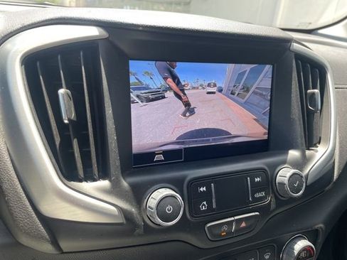 Used 2023 GMC Terrain SLT image 17