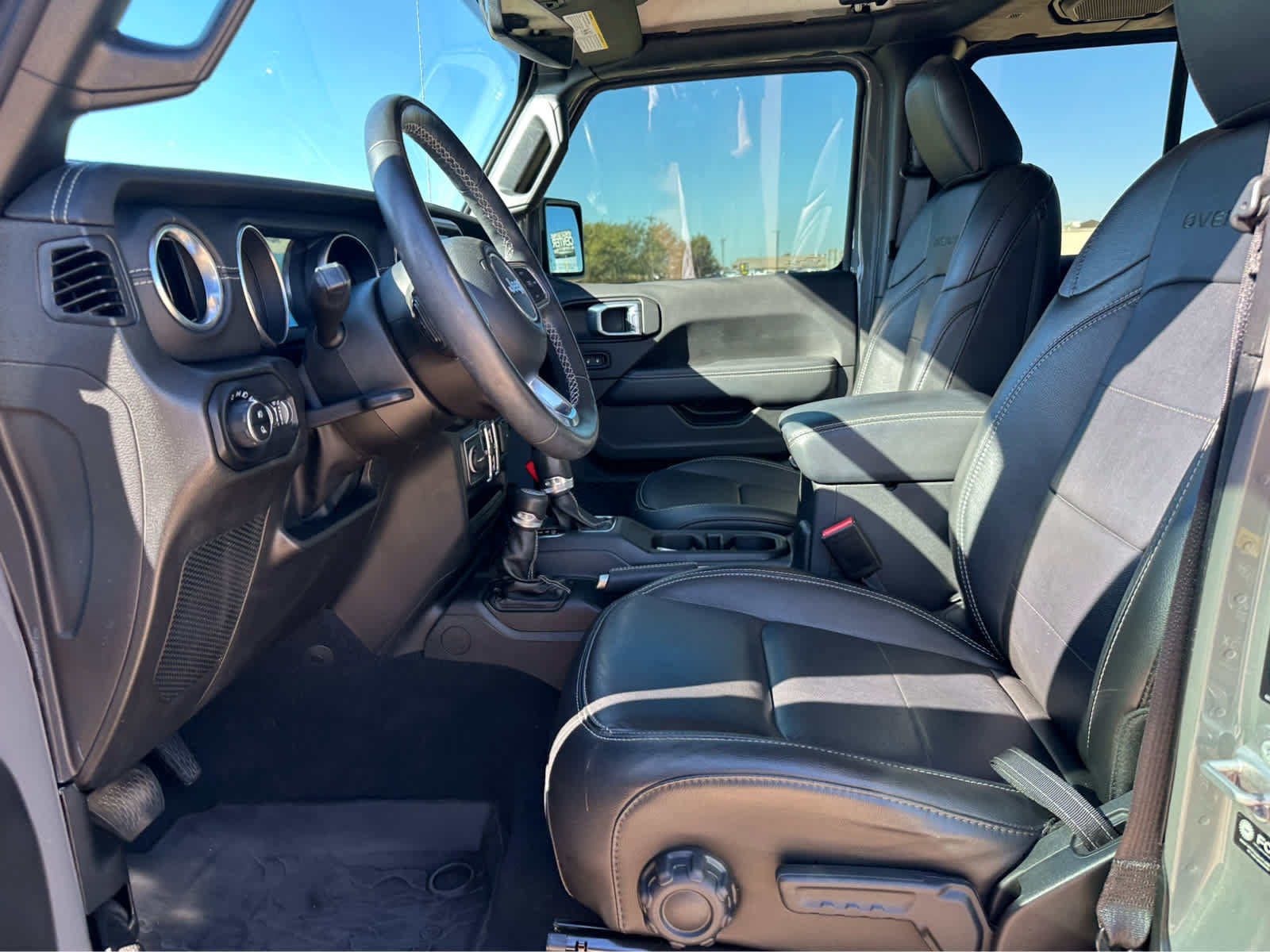 Used 2022 Jeep Gladiator Overland w/ Popular Equipment Package AWD/4WD image 14