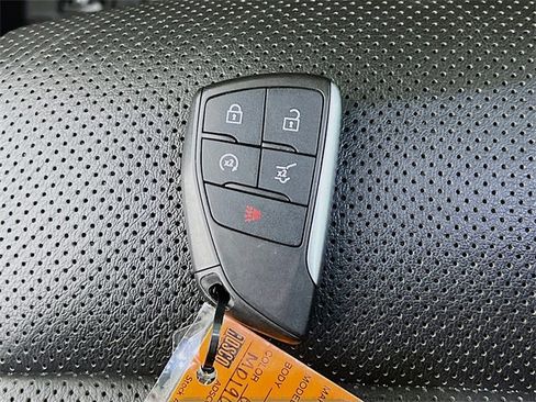 Used 2021 Buick Envision Essence w/ Technology Package I image 32