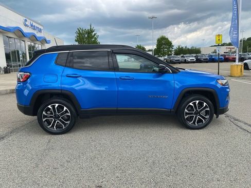 Used 2023 Jeep Compass Limited AWD/4WD image 2