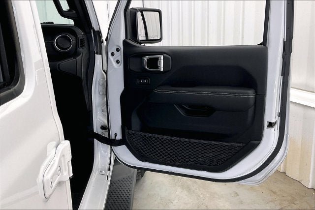 Used 2021 Jeep Wrangler Unlimited Sahara AWD/4WD image 21