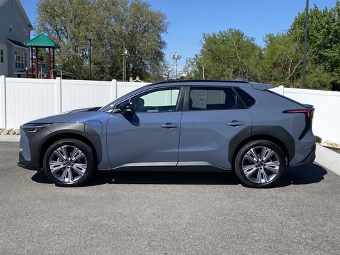 Used 2023 Subaru Solterra AWD image 3