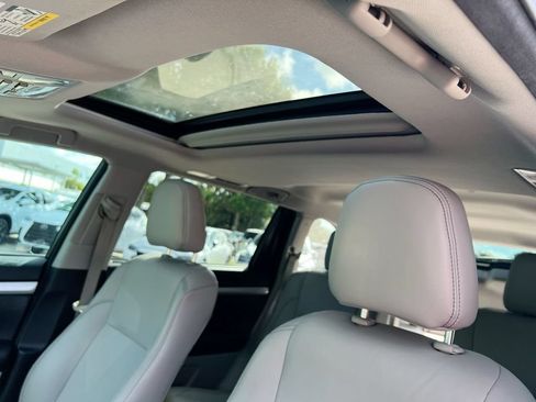 Used 2016 Toyota Highlander XLE FWD image 17