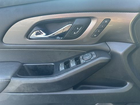 Used 2023 Chevrolet Traverse Premier image 10